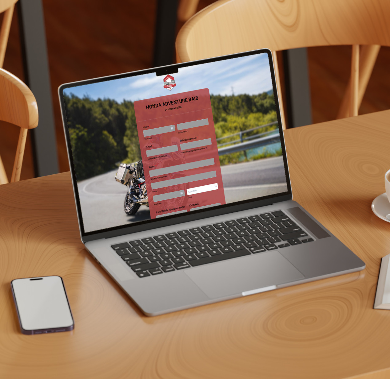 Minimalist-Laptop-Desk-Setup-Cafe