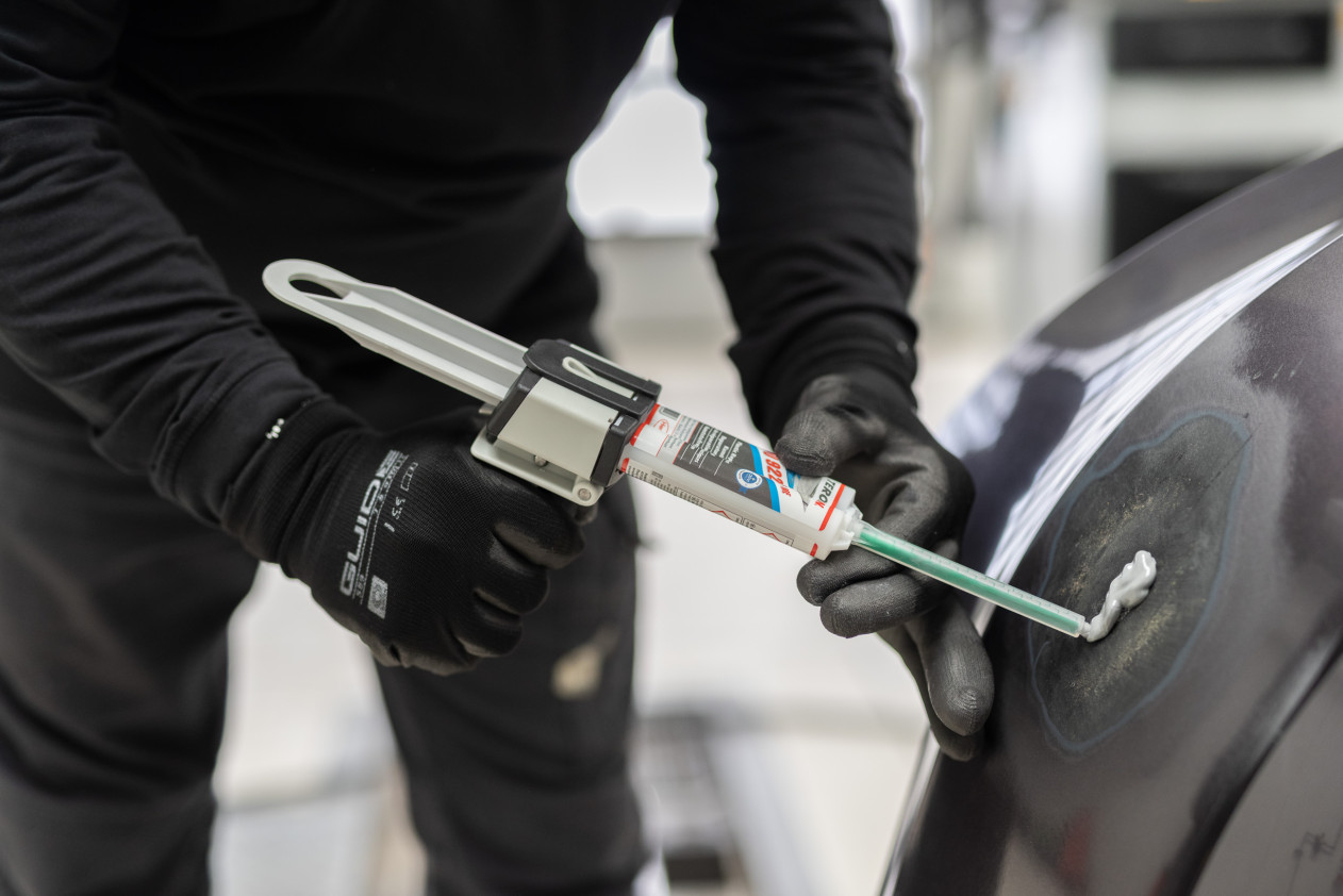 TEROSON-PU-9225-SF-ME_11-app-front1