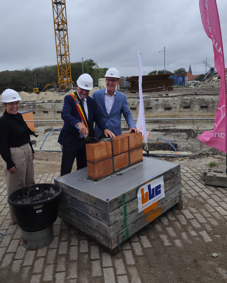 De eerste steen voor WZC Duneroze is gelegd! duneroze-eerste-steenlegging-wenduine De eerste steen voor WZC Duneroze is gelegd!