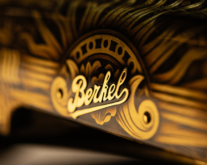 Berkel B114 Signature Capsule Collection - Limited edition Timeless Excellence.
Bekijk hier de officiële voorstelling via het officiële Youtube kanaal...