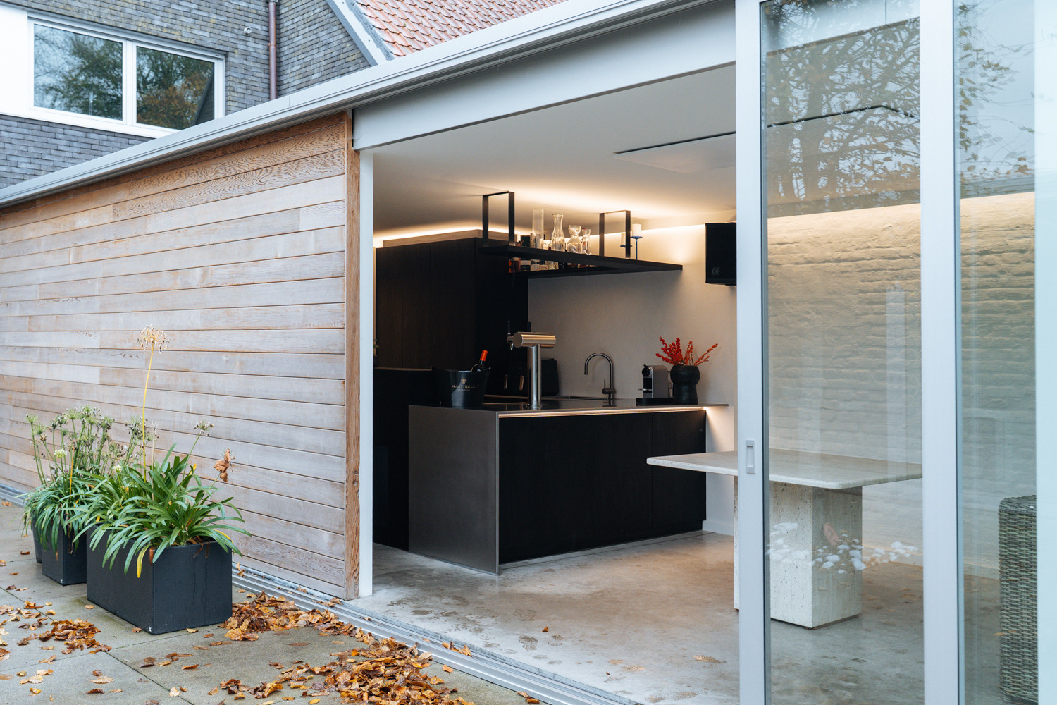 Private keukenbar Staden Een HÅNDWERK- realisatie herken je meteen. Aan de superieure afwerking, de aandacht voor detail...