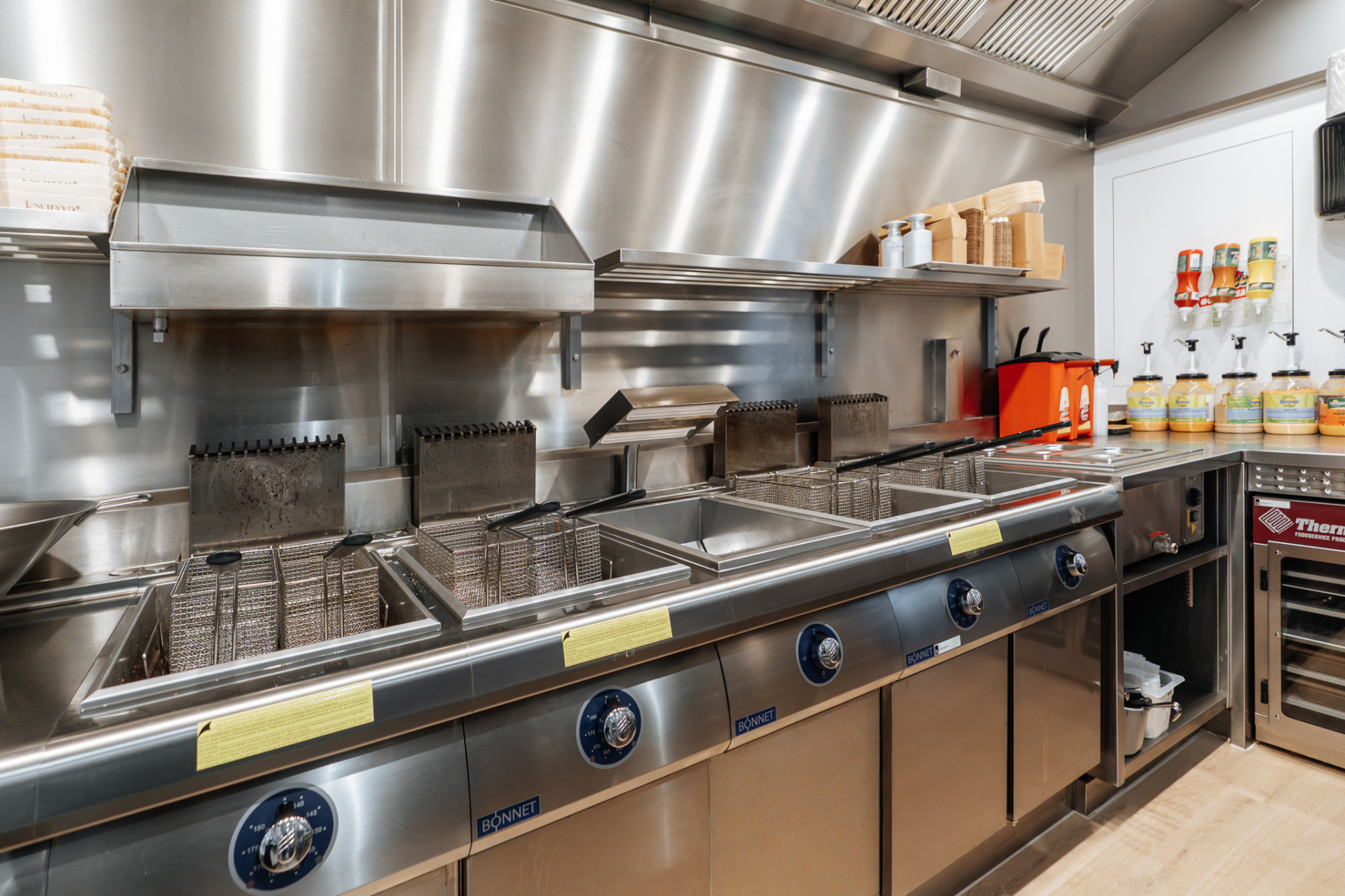 Een realisatie om trots op te zijn. Voor Friterie Louma te Roeselare mochten wij een volledige...