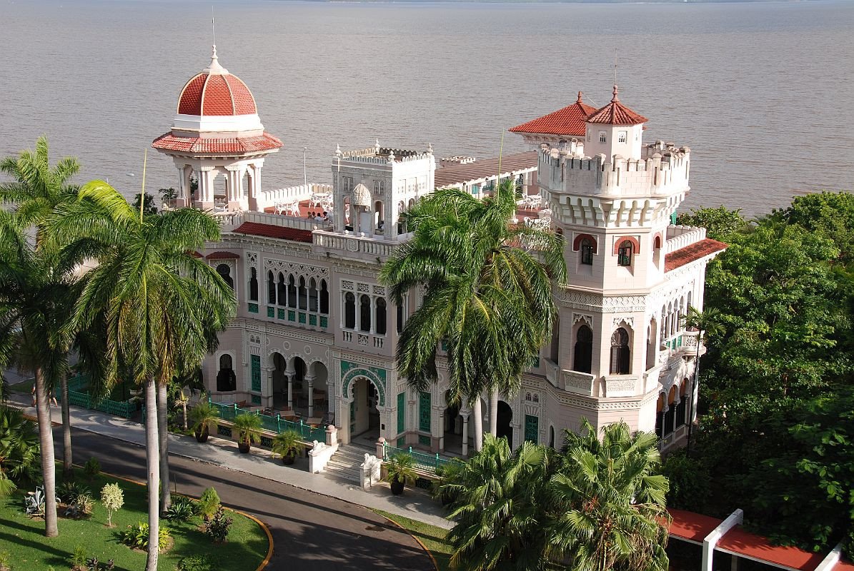 Palacio-Valle-Outside-at-Cienfuegos-