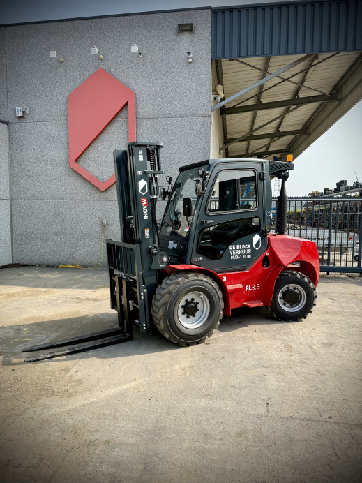 5020 - Diesel heftruck 3,5 ton 4x4 Magni FL3,5 1