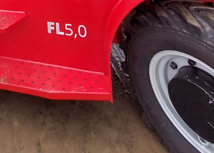 5022 - Diesel heftruck 5 ton 4x4 Magni FL5,0_closeup2