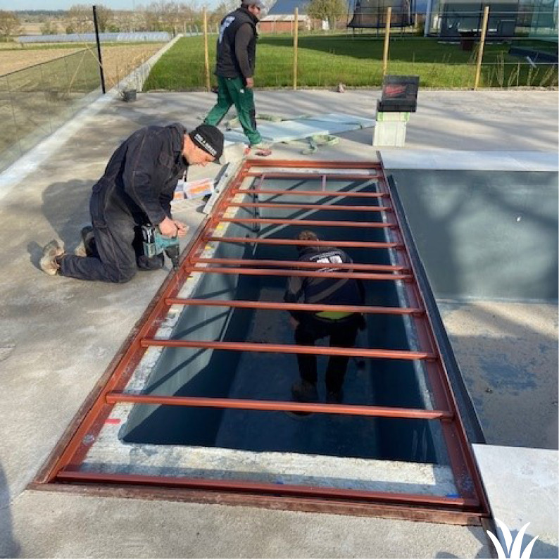 Grasmeester kunstgras - Filtersysteem netjes weggewerkt onder kunstgras