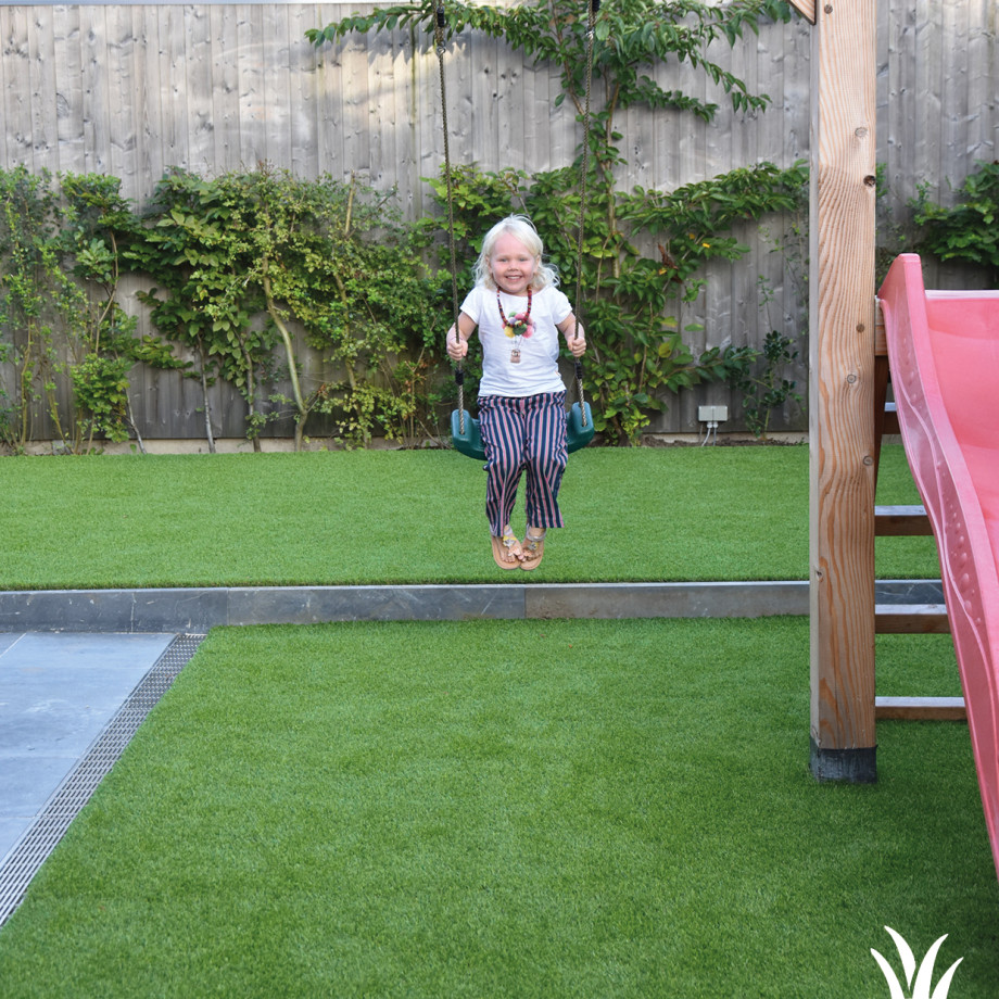 Grasmeester kunstgras - We genieten volop van de krokusvakantie in een tuin met kunstgras Grasmeester kunstgras - We genieten volop van de krokusvakantie in een tuin met kunstgras