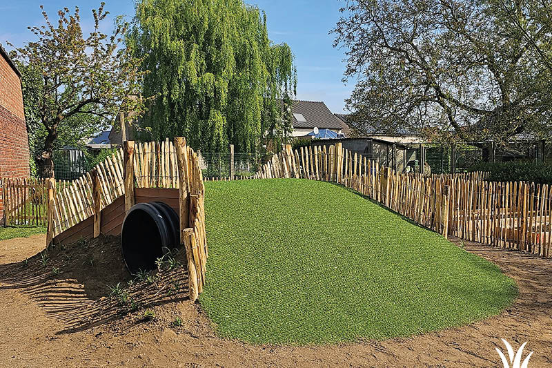 Grasmeester kunstgras geschikt voor spelende kinderen Grasmeester kunstgras geschikt voor spelende kinderen