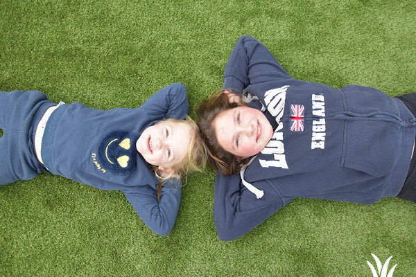 Grasmeester - Kunstgras geschikt voor spelende kinderen