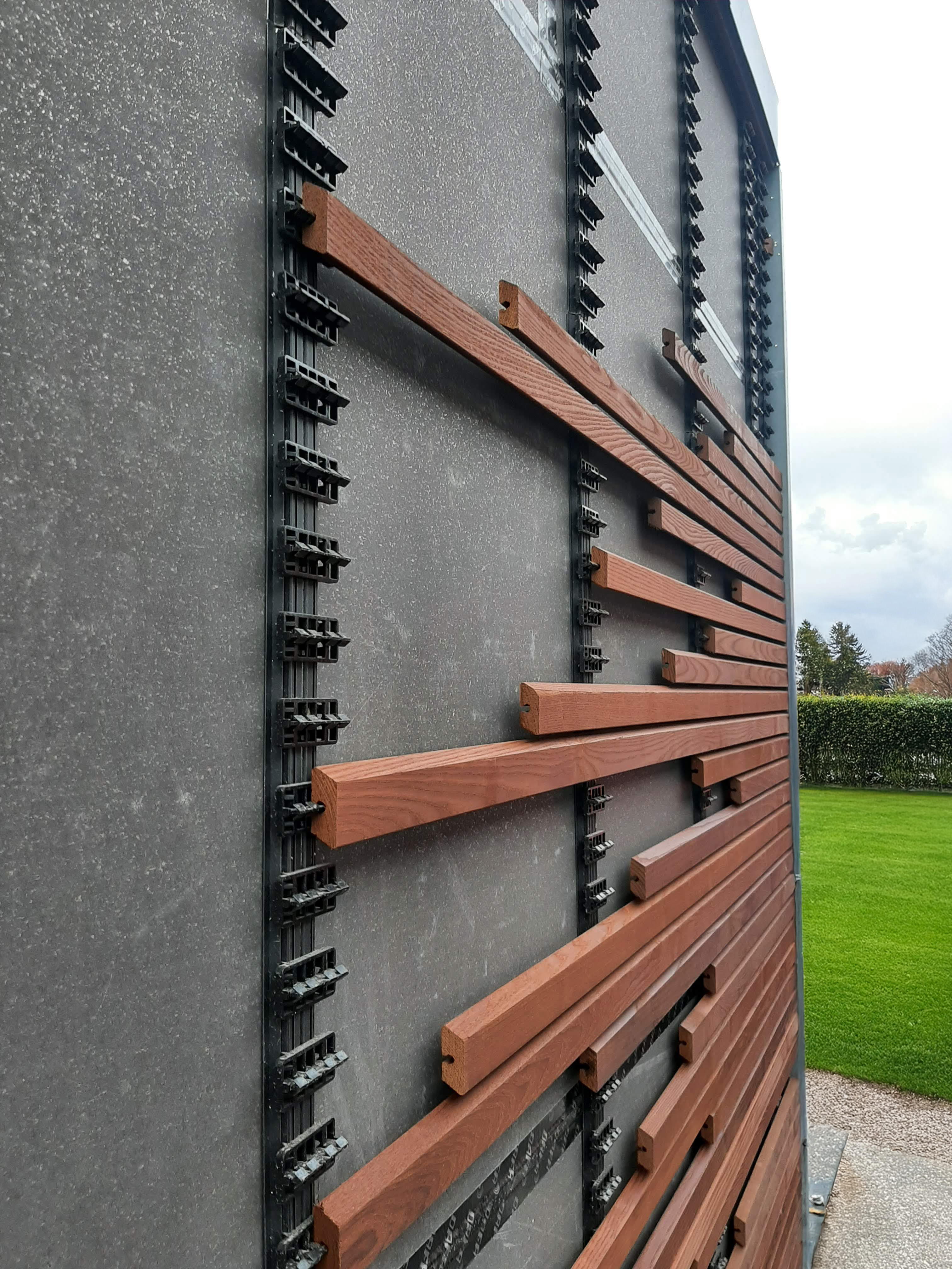 Tg Cladding Clips Placement | LDCwood