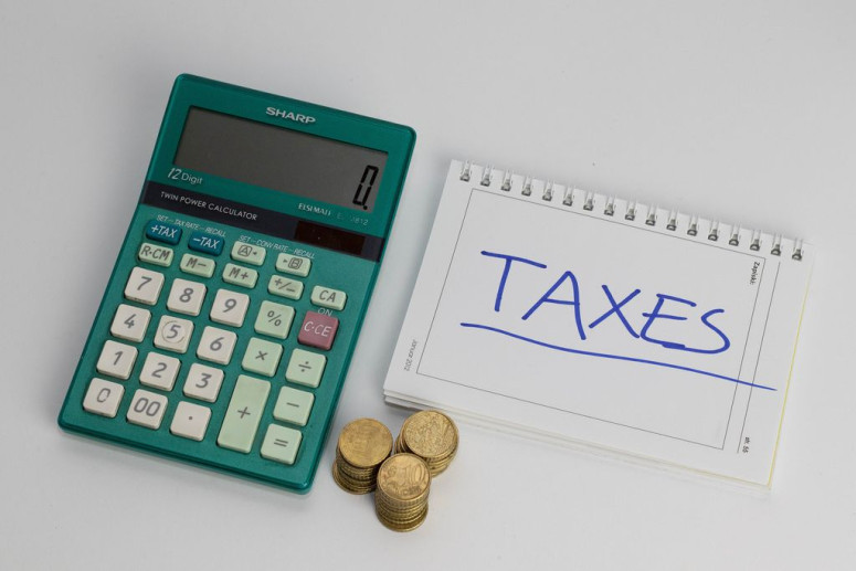 calculating-taxes-1475278883