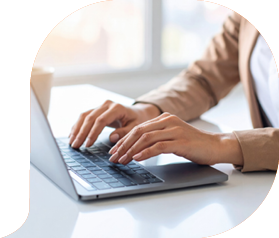 handen_laptop_ballon