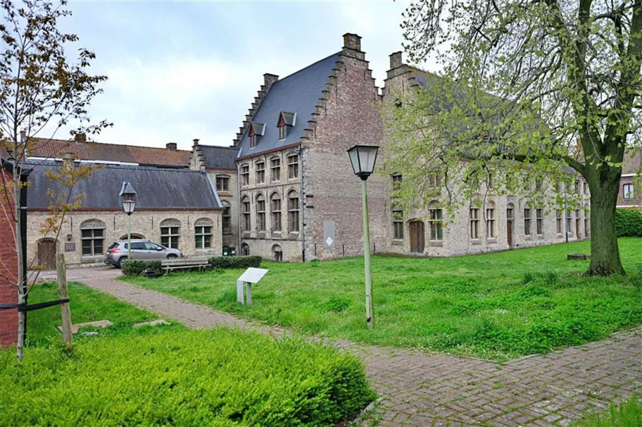 E2638213260434454008_4879KXL