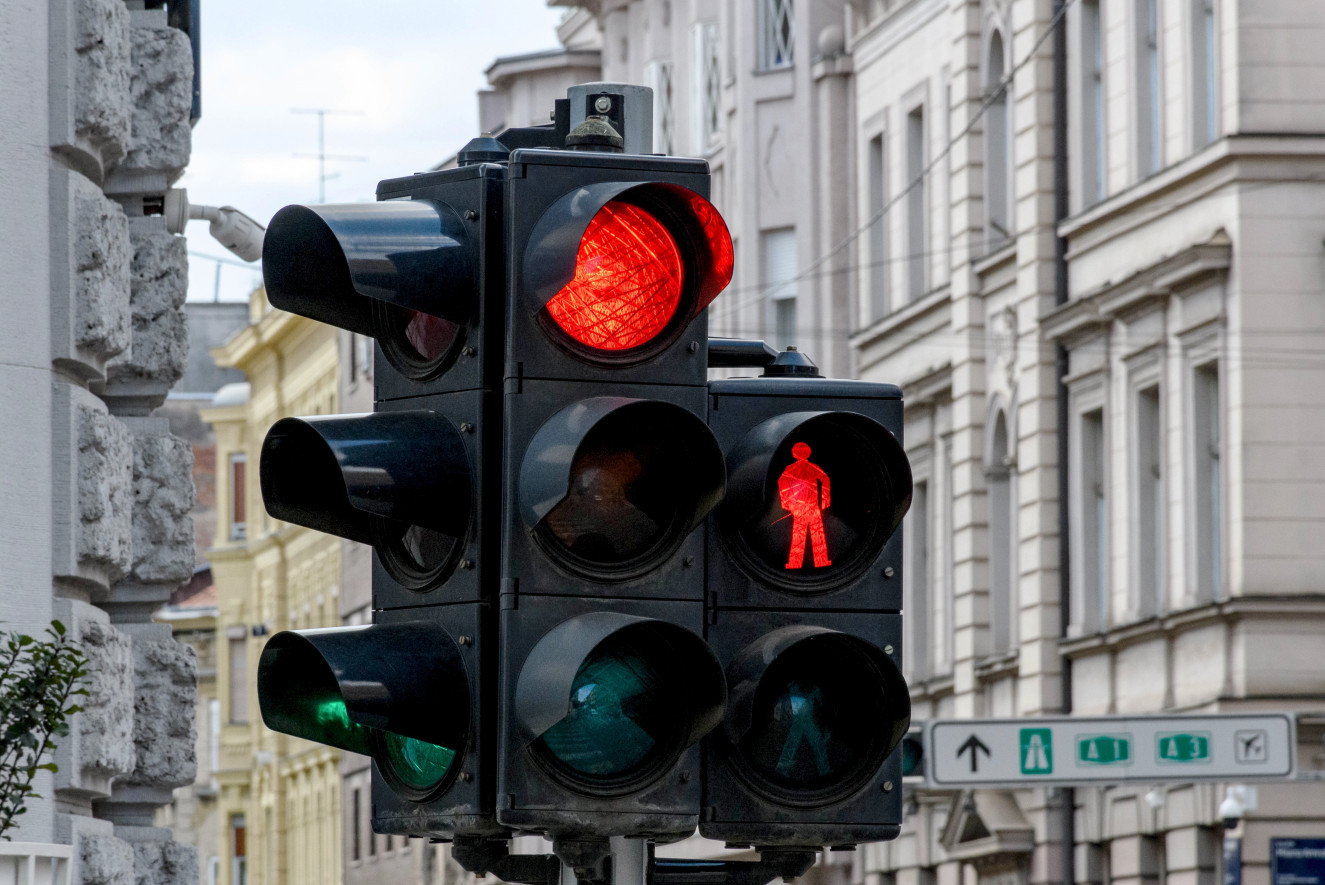 close-up-of-traffic-light-in-city-red-light-at-an-2025-03-09-02-08-27-utc