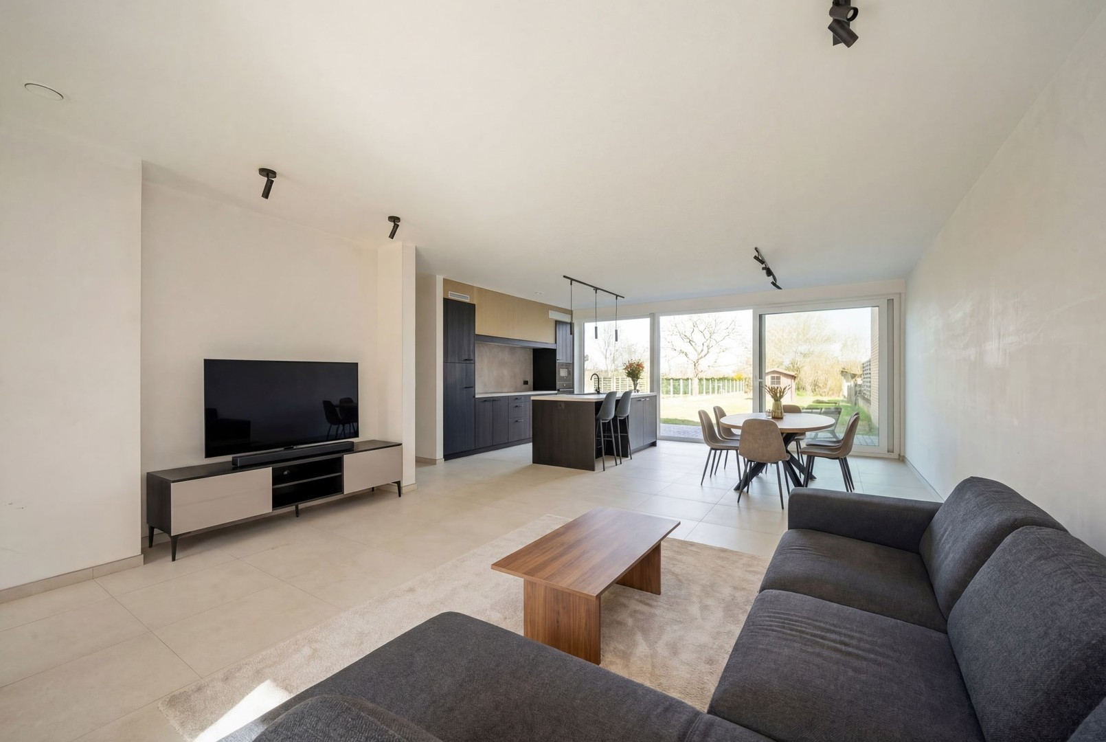 06aef56594b39cc12fd7ffbd5c6d7307f85ada47ffe0ed54e12c76698654d064