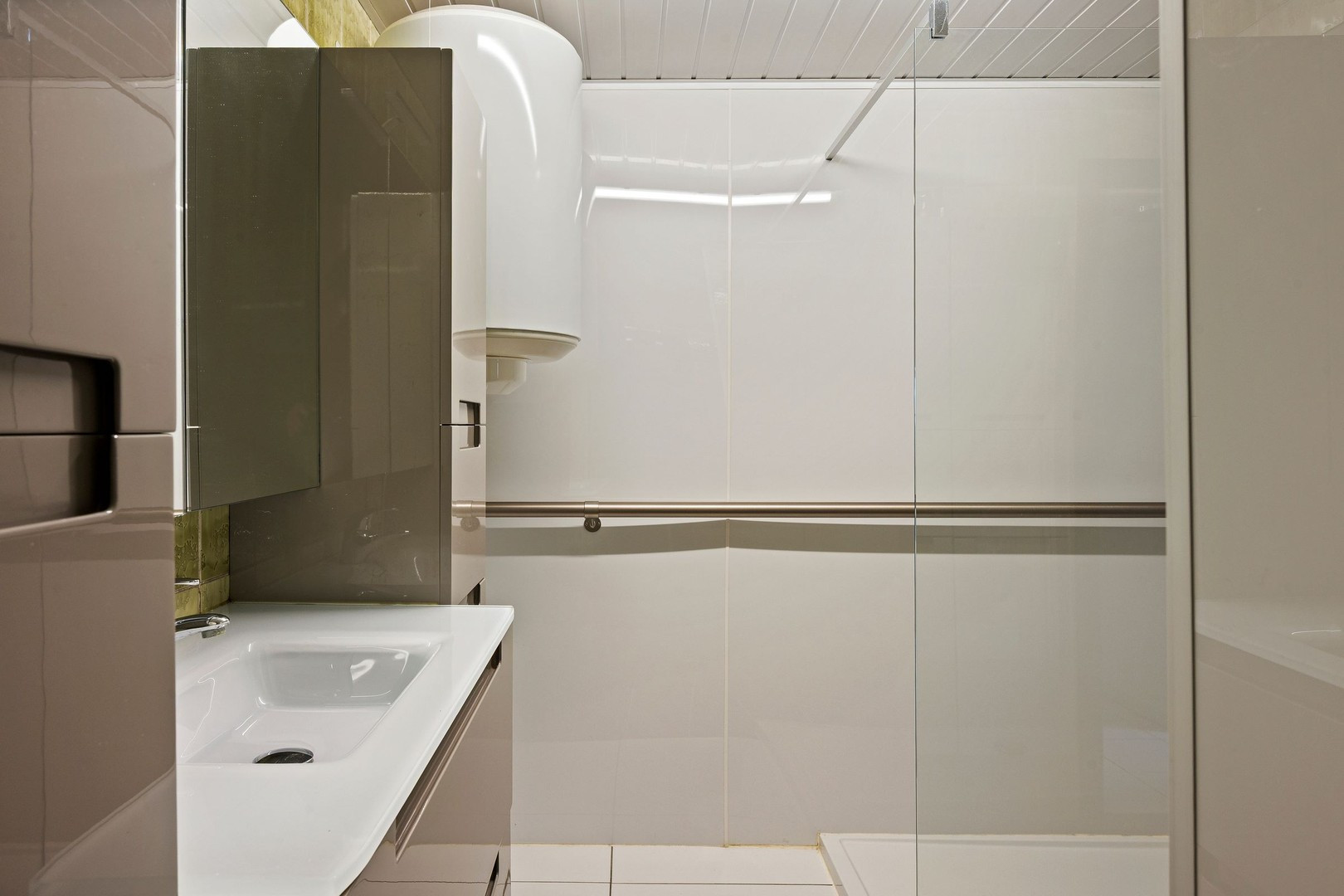 1f7538c3e7ad84643394c582bc180d5d409d5919836cdee255b73e9afa5a3fa9