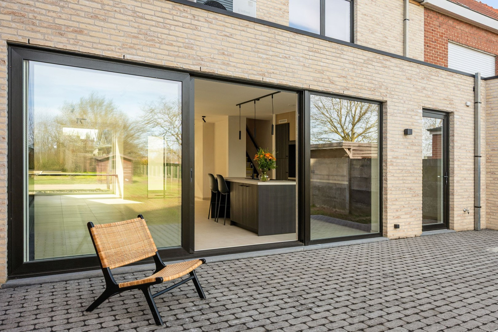 1f9362b7b8fd8584524bcce48244e13bb86b7a21e501575ea2fbcc0a2f3c865e