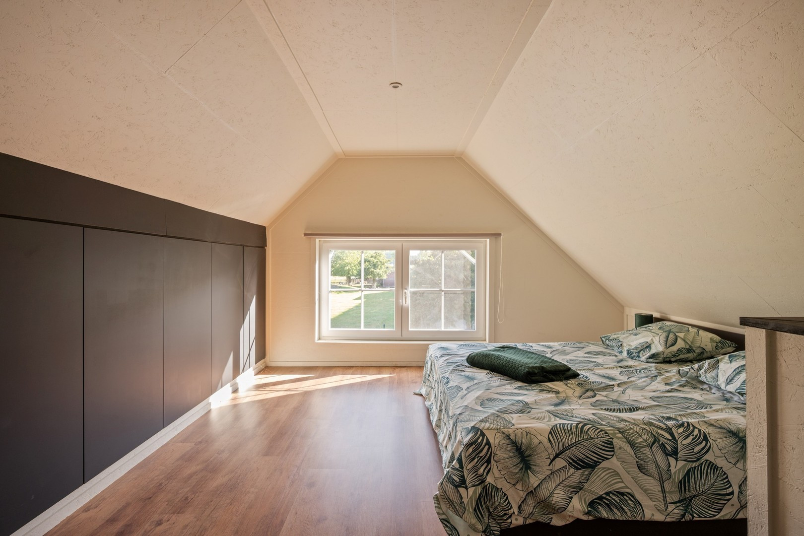 38a43acf305091461a40dc7f38d49218422ebbeefdeecf82d6c63839b29a5bbd