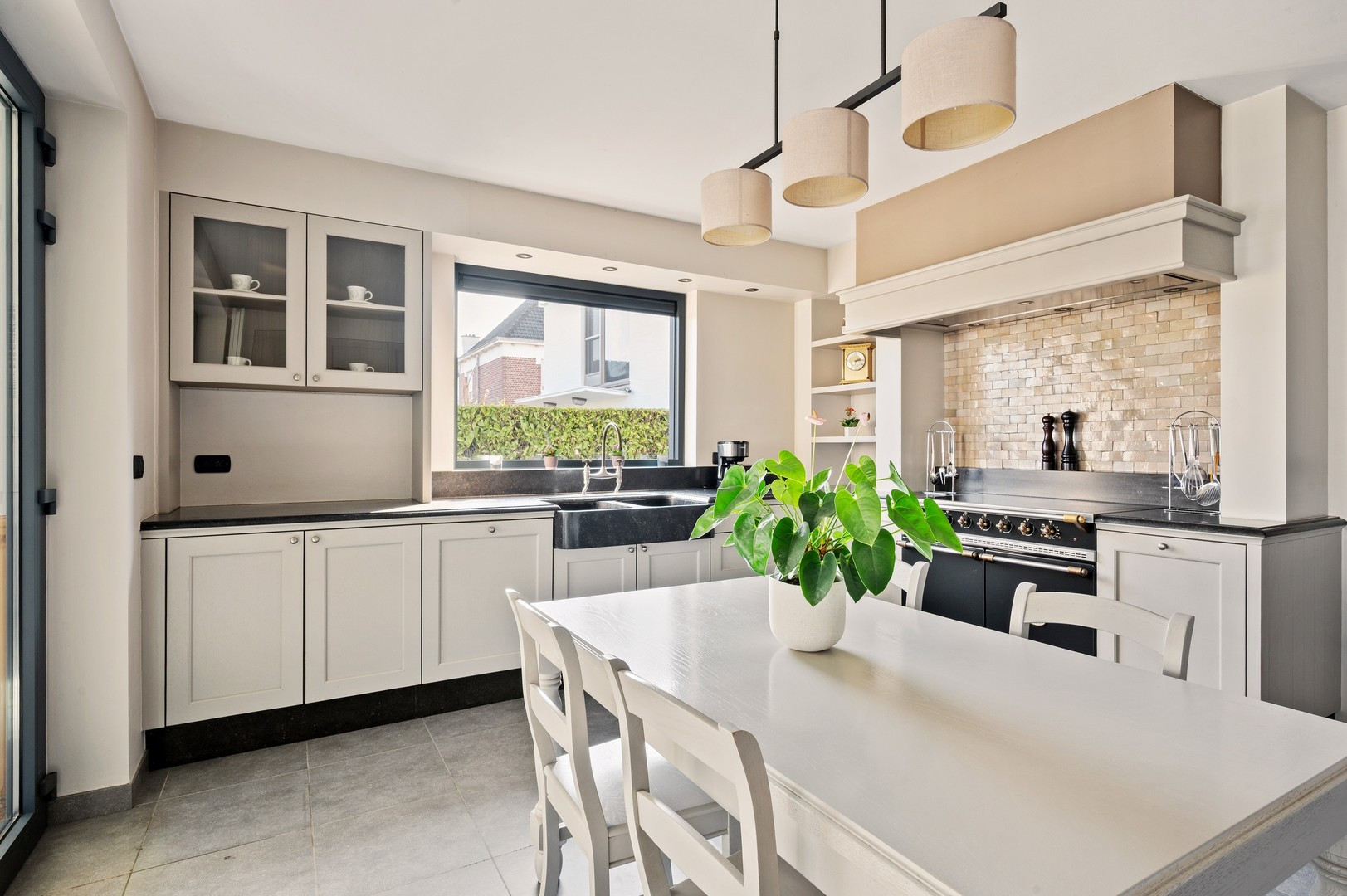 b830d55d007183148acb651fd1ec7a0924a065a1687525fb9dd622cc1c95ec74