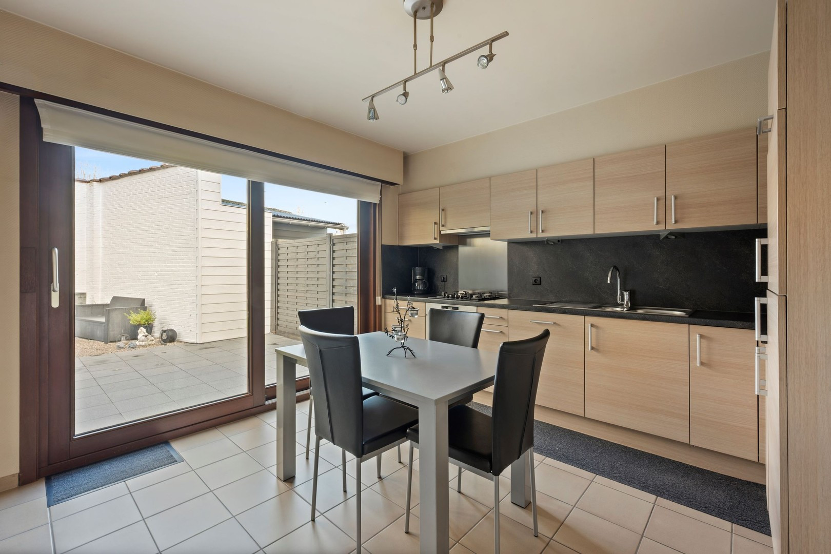 b84cfd180354eb9f022a1eba7e4597472d62b4011a9c7e777ca77660e57e5f28