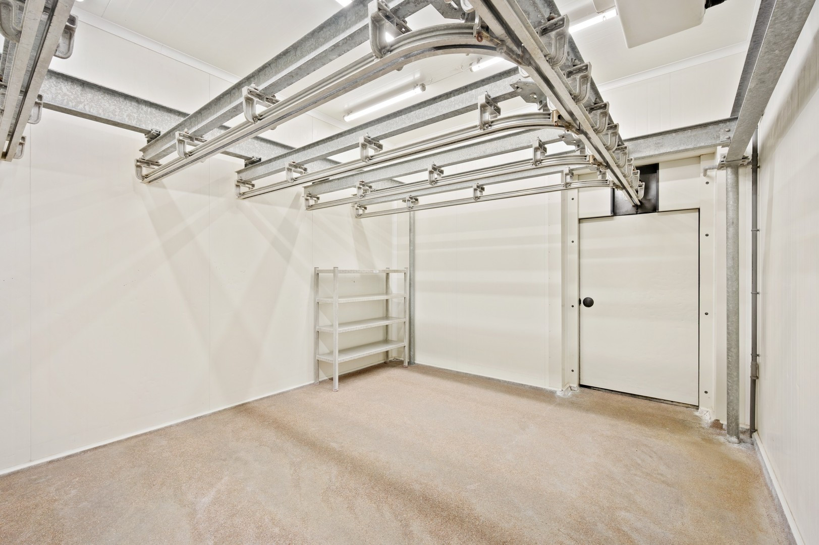 dd5d8940fb1eee7d87ec8556b451bee190054f423a510b4e2c28c9db63f9f857