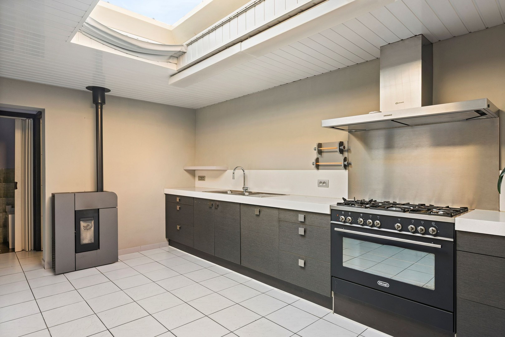 f9d17cc6086ee3784c738f77a2ad13a38b30d68d3b0ee6bb6696fe8184cbed3a