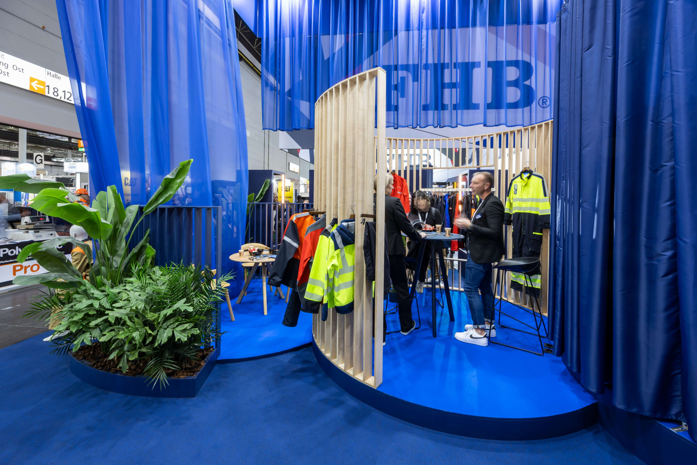 Alsico Europe Voor Alsico realiseerden wij een beursstand op maat tijdens A+A. De stand werd ontworpen met focus op een sterke merkuitstraling, functionaliteit en een professionele presentatie van hun werkkleding.