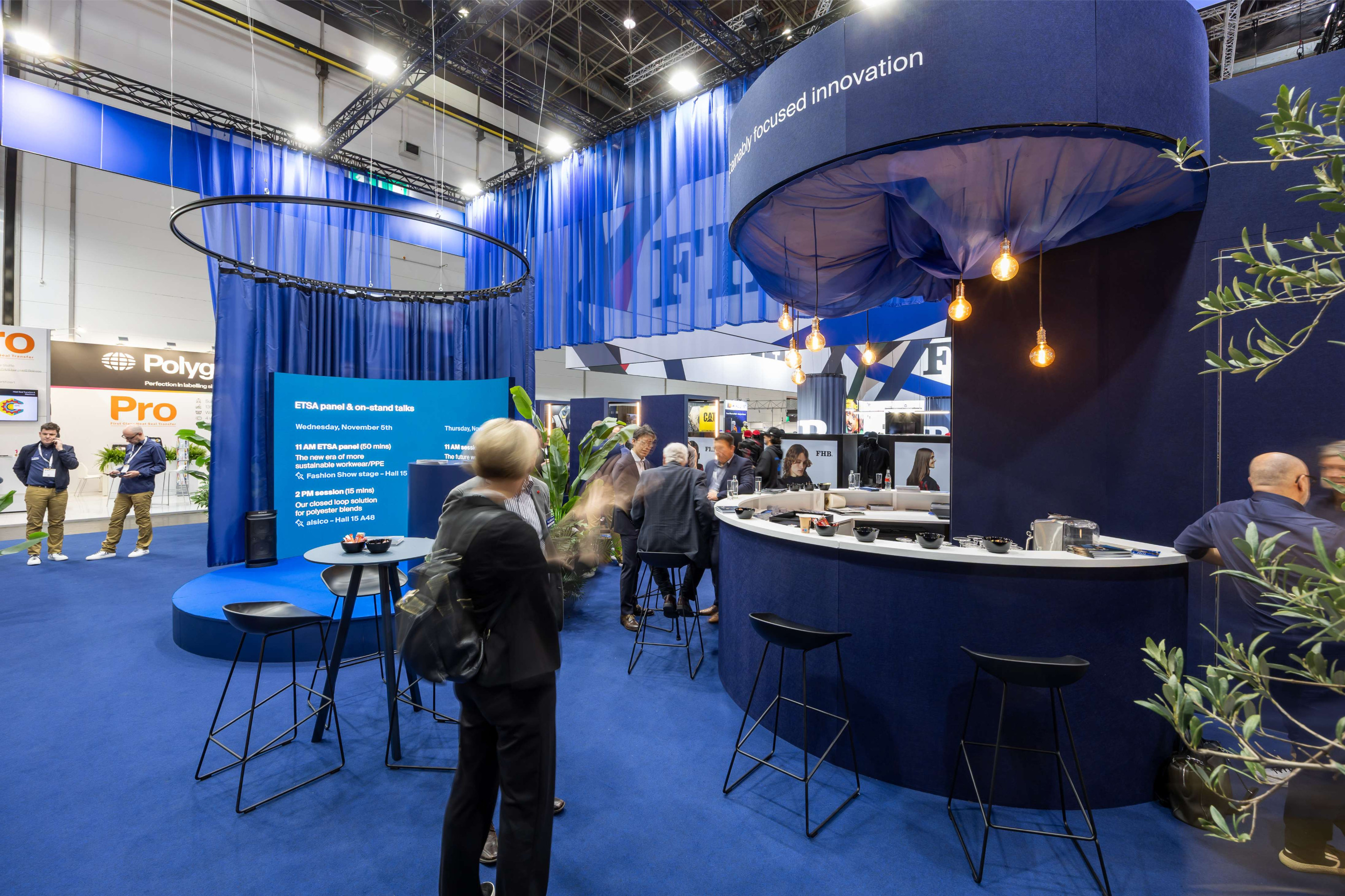 Alsico Europe Voor Alsico realiseerden wij een beursstand op maat tijdens A+A. De stand werd ontworpen met focus op een sterke merkuitstraling, functionaliteit en een professionele presentatie van hun werkkleding.