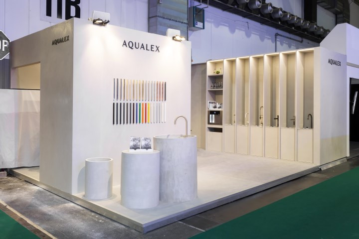 Aqualex Beursstand voor Aqualex op Batibouw – standenbouw door Travelexpo.<br /><br />Als ervaren standenbouwer in België ontwikkelde Travelexpo een open en toegankelijk standconcept dat bezoekers aantrok en interactie stimuleerde. De indeling zorgde voor een logische flow doorheen de stand, waardoor de verschillende producten op een duidelijke en aantrekkelijke manier werden gepresenteerd.