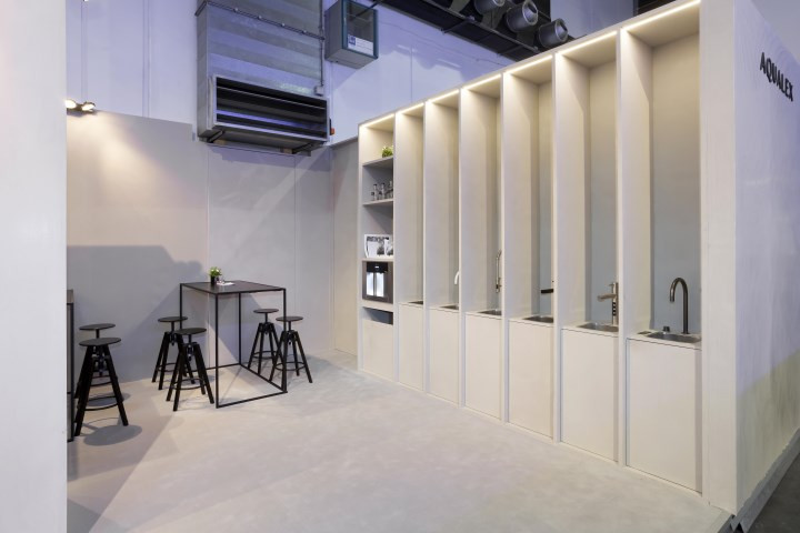 Aqualex Beursstand voor Aqualex op Batibouw – standenbouw door Travelexpo.<br /><br />Als ervaren standenbouwer in België ontwikkelde Travelexpo een open en toegankelijk standconcept dat bezoekers aantrok en interactie stimuleerde. De indeling zorgde voor een logische flow doorheen de stand, waardoor de verschillende producten op een duidelijke en aantrekkelijke manier werden gepresenteerd.