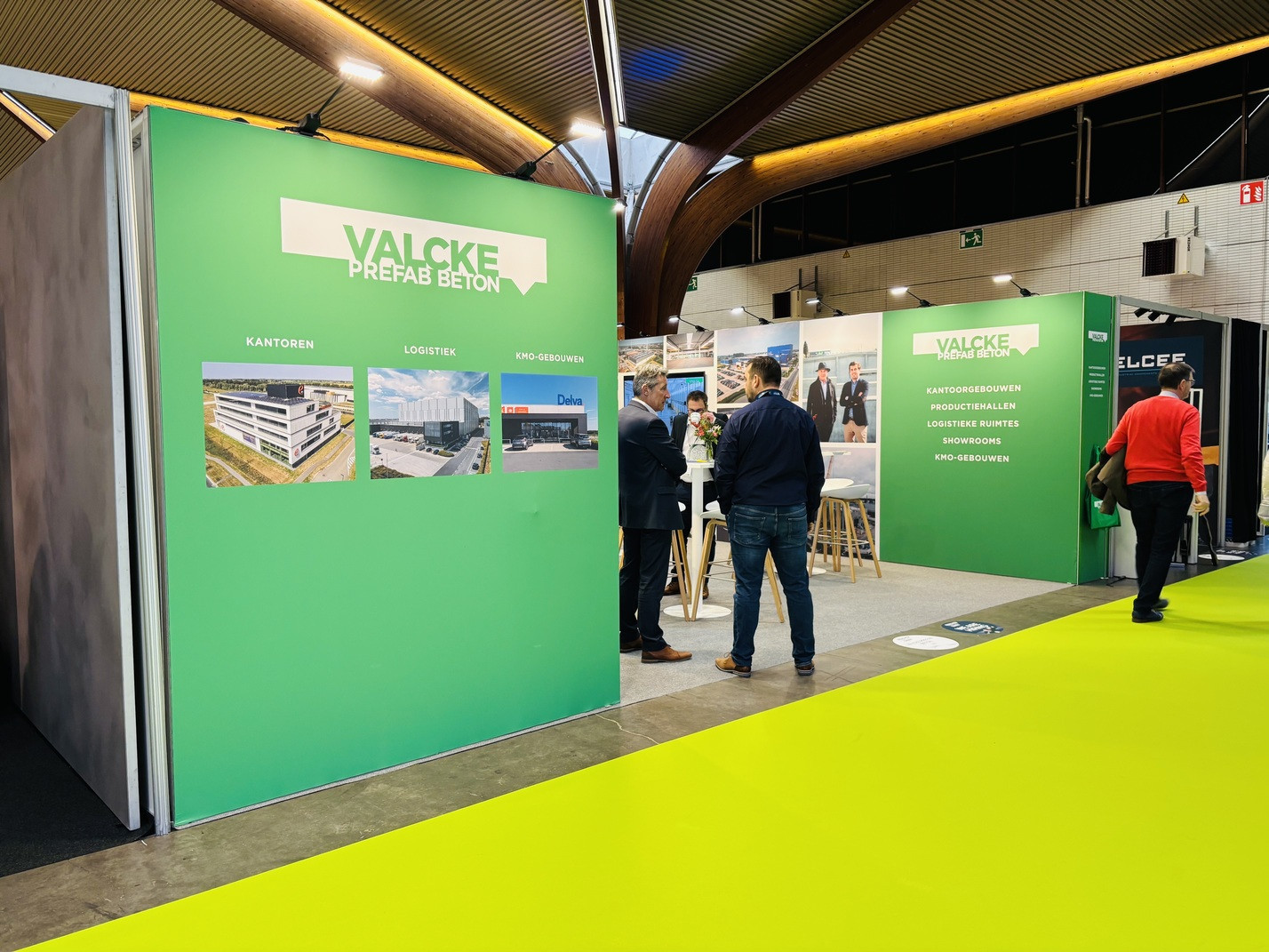 Bedrijvencontactdagen Kortrijk Tijdens Bedrijvencontactdagen Kortrijk realiseert Travelexpo 2-jaarlijks uiteenlopende beursstanden voor bedrijven uit diverse sectoren. Van compacte netwerkstanden tot volledig uitgewerkte maatwerkconcepten: elke stand wordt ontworpen met focus op zichtbaarheid, merkbeleving en professionele uitstraling. Dankzij een doordachte opbouw en kwalitatieve afwerking zorgen we voor sterke presentaties op één van de belangrijkste B2B-netwerkevents van België.