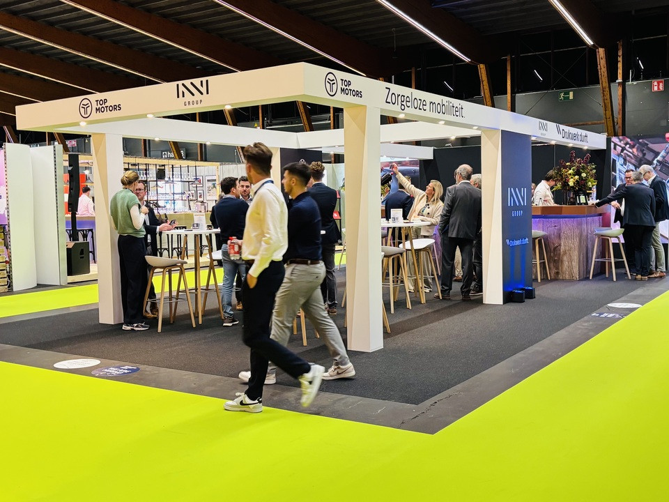 Bedrijvencontactdagen Kortrijk Tijdens Bedrijvencontactdagen Kortrijk realiseert Travelexpo 2-jaarlijks uiteenlopende beursstanden voor bedrijven uit diverse sectoren. Van compacte netwerkstanden tot volledig uitgewerkte maatwerkconcepten: elke stand wordt ontworpen met focus op zichtbaarheid, merkbeleving en professionele uitstraling. Dankzij een doordachte opbouw en kwalitatieve afwerking zorgen we voor sterke presentaties op één van de belangrijkste B2B-netwerkevents van België.