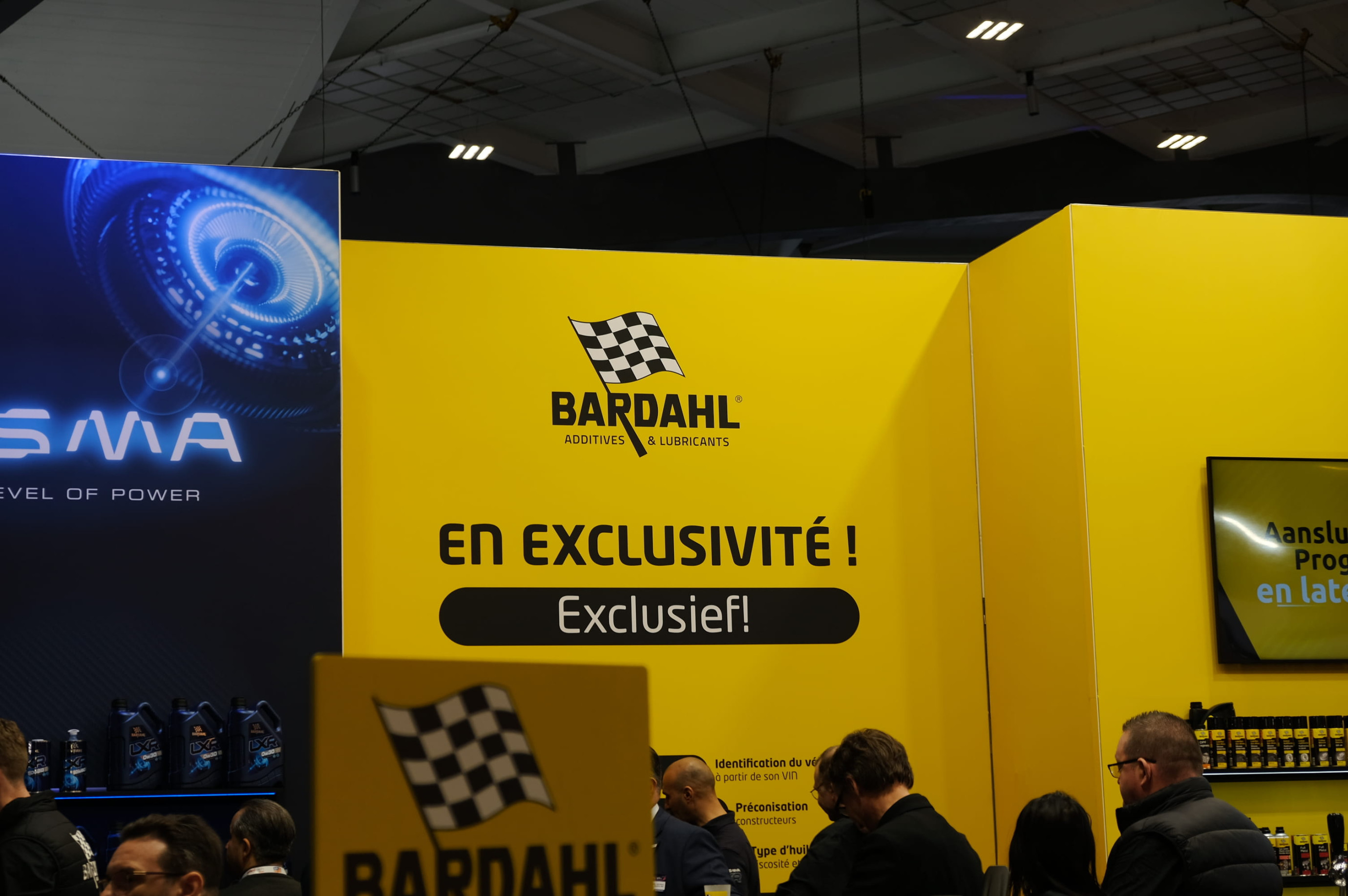 Bardahl Voor Bardahl realiseerden wij een beursstand op maat tijdens AutoTechnica. De standenbouw werd ontworpen met een krachtige en technische uitstraling, perfect afgestemd op hun productgamma en merkidentiteit.