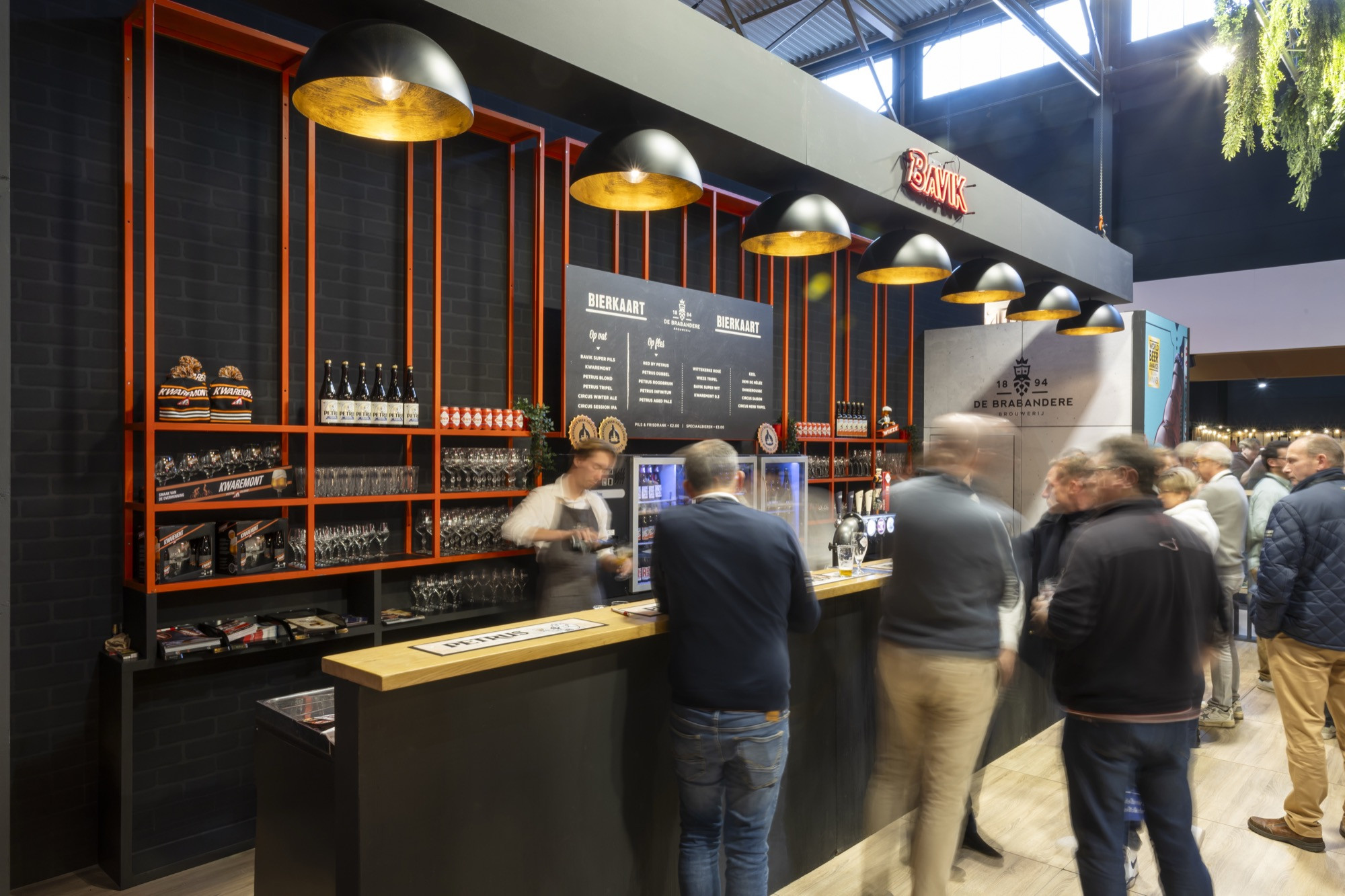 Brouwerij De Brabandere Voor Brouwerij De Brabandere realiseerde Travelexpo een professionele beursstand op Horeca Expo. Dankzij een open indeling, sterke branding en kwalitatieve afwerking werd een optimale bezoekerservaring gecreëerd tijdens de beurs.