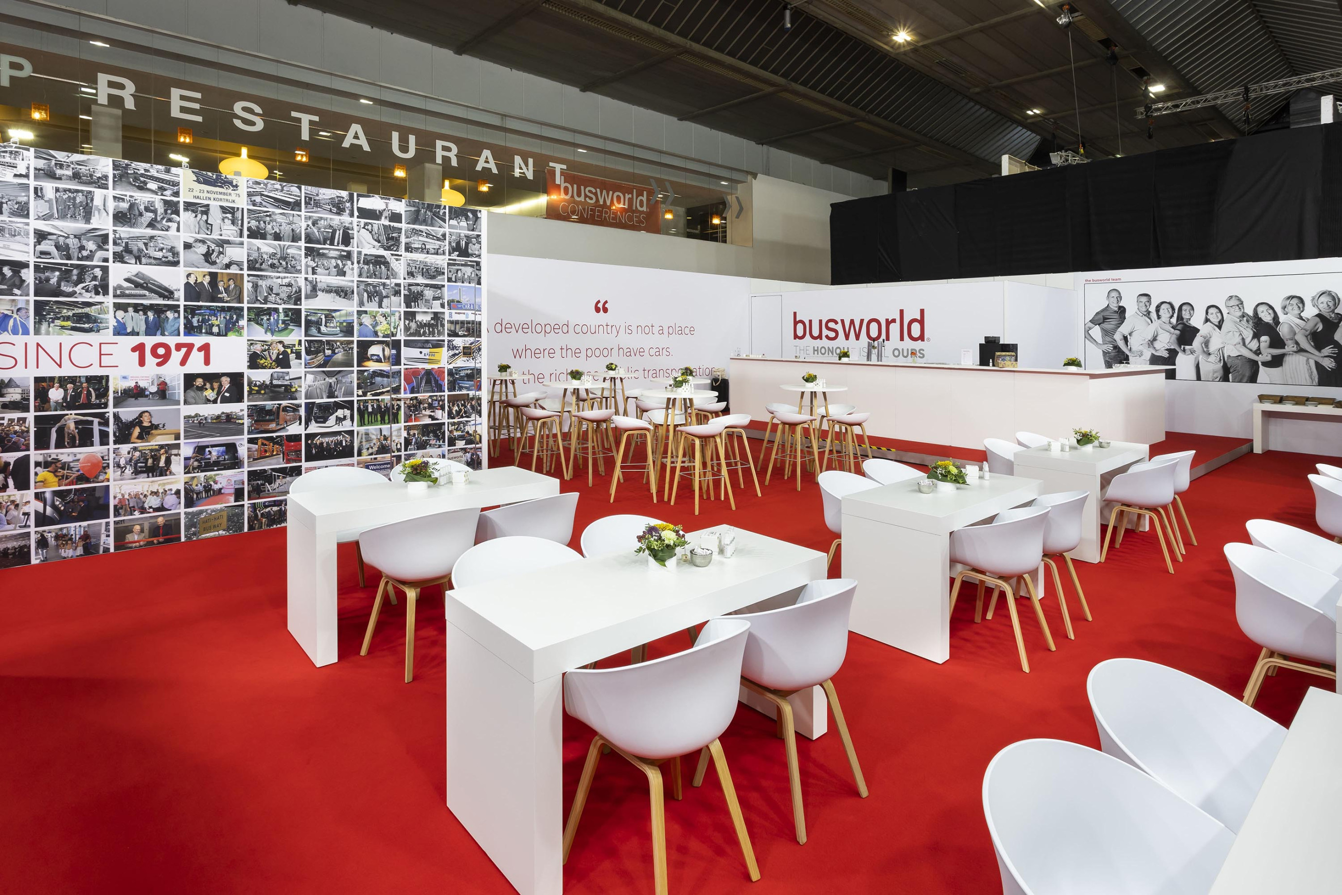 Busworld Europe Voor Busworld Europe realiseerde Travelexpo een maatwerk beursstand voor de beursorganisatie. De stand werd ontworpen met een professionele en functionele uitstraling, passend binnen een internationale vakbeurs rond bus- en mobiliteitsoplossingen. Dankzij een duidelijke structuur en verzorgde afwerking werd de organisatie sterk en herkenbaar gepresenteerd op het event.