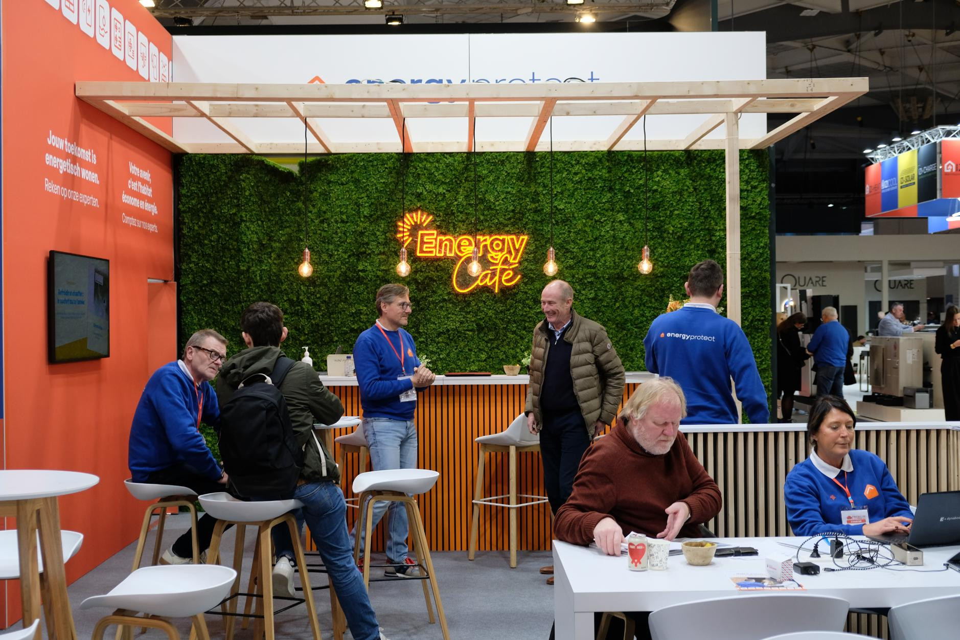 Energy Protect Voor Energy Protect realiseerde Travelexpo een maatwerk beursstand op Batibouw. De stand werd ontworpen met een technische en duurzame uitstraling, gericht op energie- en renovatieoplossingen. Dankzij een duidelijke en functionele opbouw kwamen de diensten en producten sterk en overzichtelijk naar voren op de beursvloer.