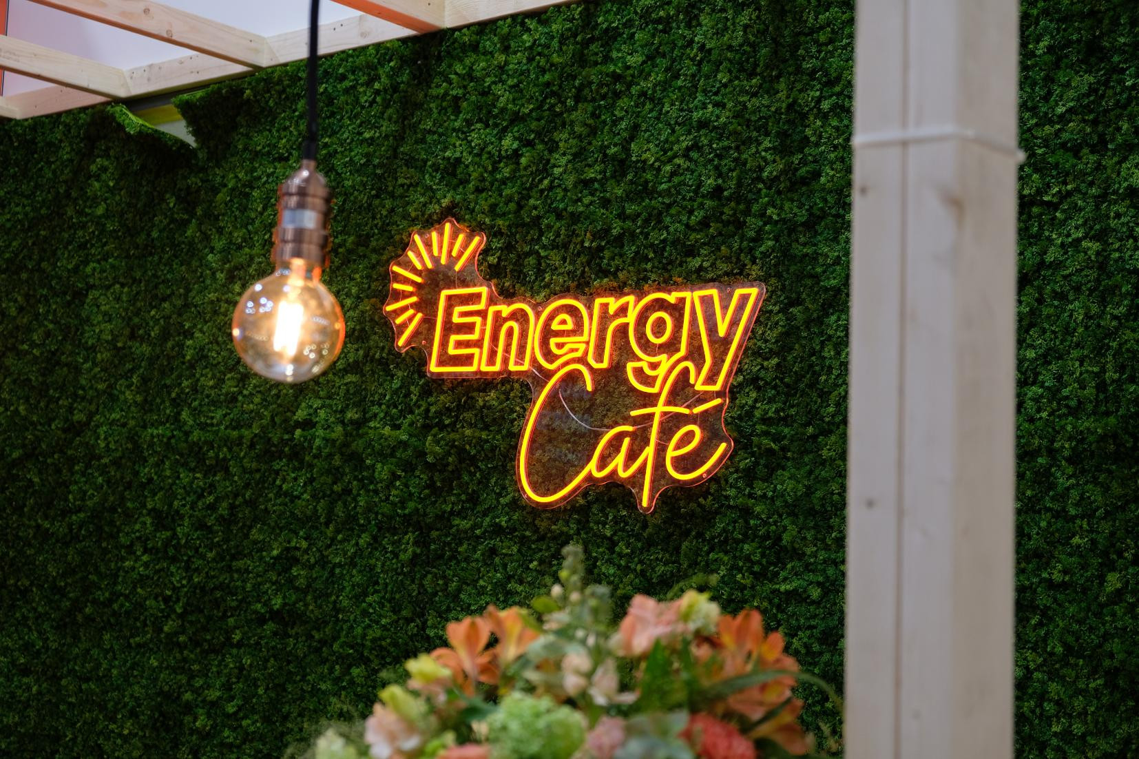 Energy Protect Voor Energy Protect realiseerde Travelexpo een maatwerk beursstand op Batibouw. De stand werd ontworpen met een technische en duurzame uitstraling, gericht op energie- en renovatieoplossingen. Dankzij een duidelijke en functionele opbouw kwamen de diensten en producten sterk en overzichtelijk naar voren op de beursvloer.