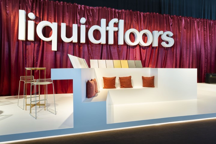 Liquid Floors Voor Liquid Floors realiseerde Travelexpo een moderne beursstand op de BIS Beurs. De stand werd opgebouwd met hoogwaardige materialen en een open structuur om bezoekers optimaal kennis te laten maken met de vloeroplossingen van het merk.