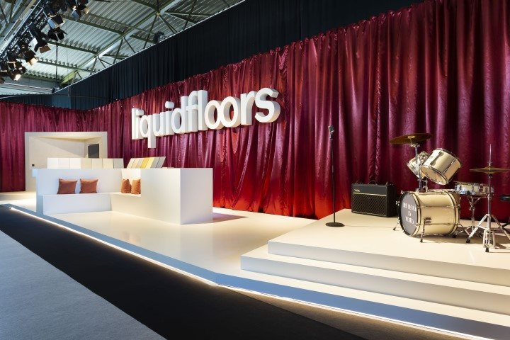 Liquid Floors Voor Liquid Floors realiseerde Travelexpo een moderne beursstand op de BIS Beurs. De stand werd opgebouwd met hoogwaardige materialen en een open structuur om bezoekers optimaal kennis te laten maken met de vloeroplossingen van het merk.