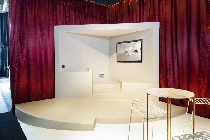 Liquid Floors Voor Liquid Floors realiseerde Travelexpo een moderne beursstand op de BIS Beurs. De stand werd opgebouwd met hoogwaardige materialen en een open structuur om bezoekers optimaal kennis te laten maken met de vloeroplossingen van het merk.