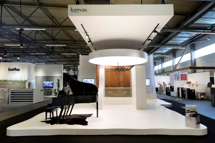 Liquid Floors Voor Liquid Floors realiseerde Travelexpo een moderne beursstand op de BIS Beurs. De stand werd opgebouwd met hoogwaardige materialen en een open structuur om bezoekers optimaal kennis te laten maken met de vloeroplossingen van het merk.