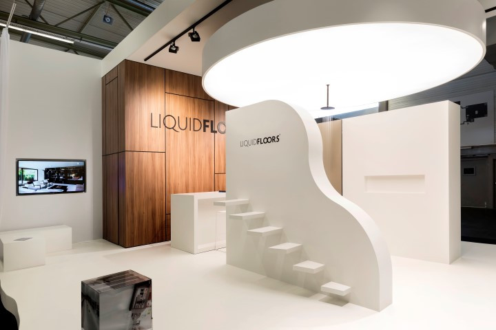 Liquid Floors Voor Liquid Floors realiseerde Travelexpo een moderne beursstand op de BIS Beurs. De stand werd opgebouwd met hoogwaardige materialen en een open structuur om bezoekers optimaal kennis te laten maken met de vloeroplossingen van het merk.