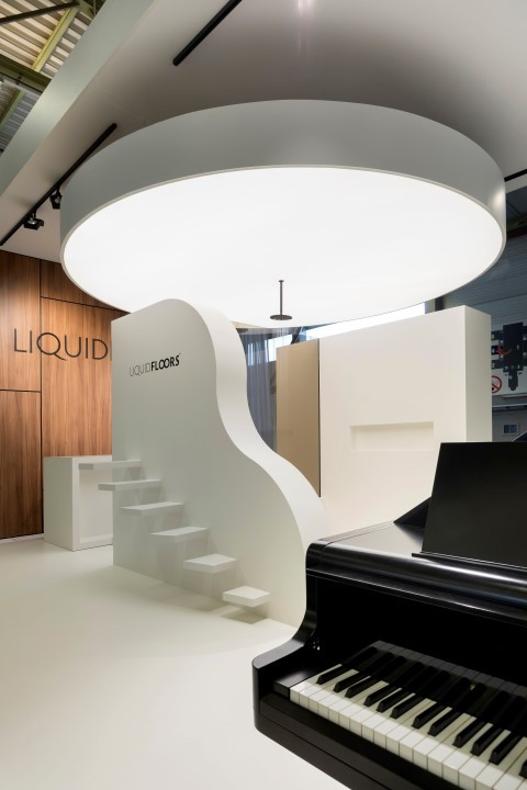 Liquid Floors Voor Liquid Floors realiseerde Travelexpo een moderne beursstand op de BIS Beurs. De stand werd opgebouwd met hoogwaardige materialen en een open structuur om bezoekers optimaal kennis te laten maken met de vloeroplossingen van het merk.