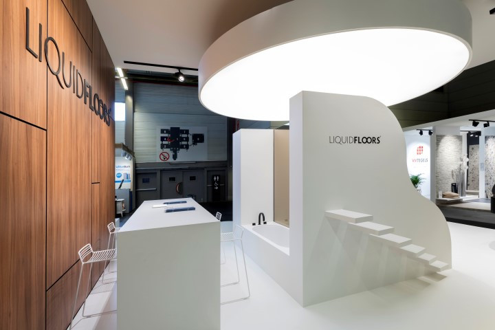 Liquid Floors Voor Liquid Floors realiseerde Travelexpo een moderne beursstand op de BIS Beurs. De stand werd opgebouwd met hoogwaardige materialen en een open structuur om bezoekers optimaal kennis te laten maken met de vloeroplossingen van het merk.