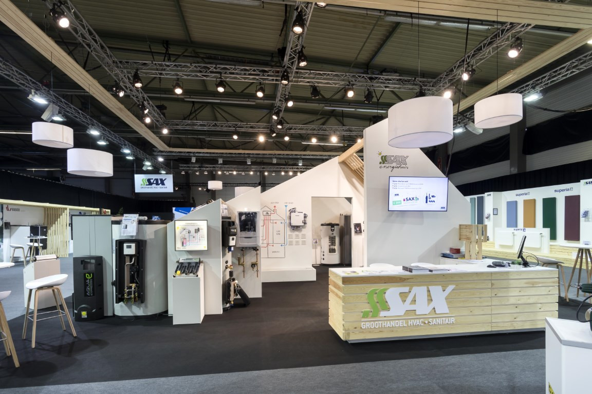 Sax Sanitair Voor Sax Sanitair realiseerde Travelexpo een stijlvolle beursstand tijdens de BIS Beurs. De stand combineerde een warme uitstraling met praktische productpresentaties en zorgde voor een optimale bezoekerservaring.