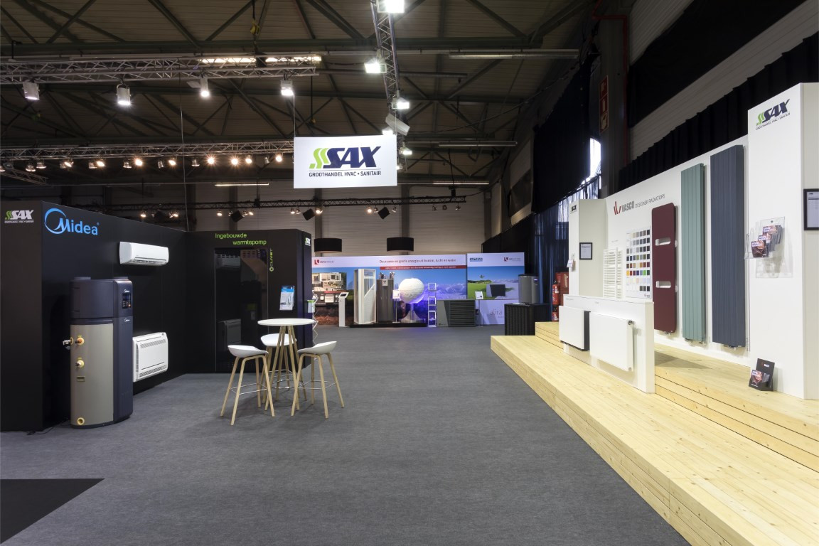 Sax Sanitair Voor Sax Sanitair realiseerde Travelexpo een stijlvolle beursstand tijdens de BIS Beurs. De stand combineerde een warme uitstraling met praktische productpresentaties en zorgde voor een optimale bezoekerservaring.