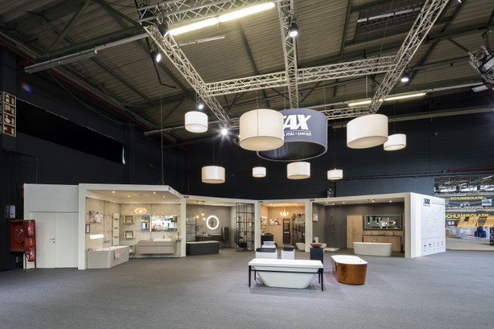 Sax Sanitair Voor Sax Sanitair realiseerde Travelexpo een stijlvolle beursstand tijdens de BIS Beurs. De stand combineerde een warme uitstraling met praktische productpresentaties en zorgde voor een optimale bezoekerservaring.