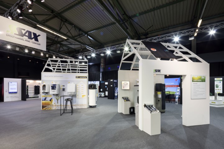 Sax Sanitair Voor Sax Sanitair realiseerde Travelexpo een stijlvolle beursstand tijdens de BIS Beurs. De stand combineerde een warme uitstraling met praktische productpresentaties en zorgde voor een optimale bezoekerservaring.
