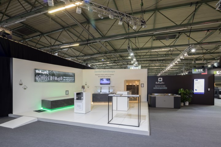 Sax Sanitair Voor Sax Sanitair realiseerde Travelexpo een stijlvolle beursstand tijdens de BIS Beurs. De stand combineerde een warme uitstraling met praktische productpresentaties en zorgde voor een optimale bezoekerservaring.