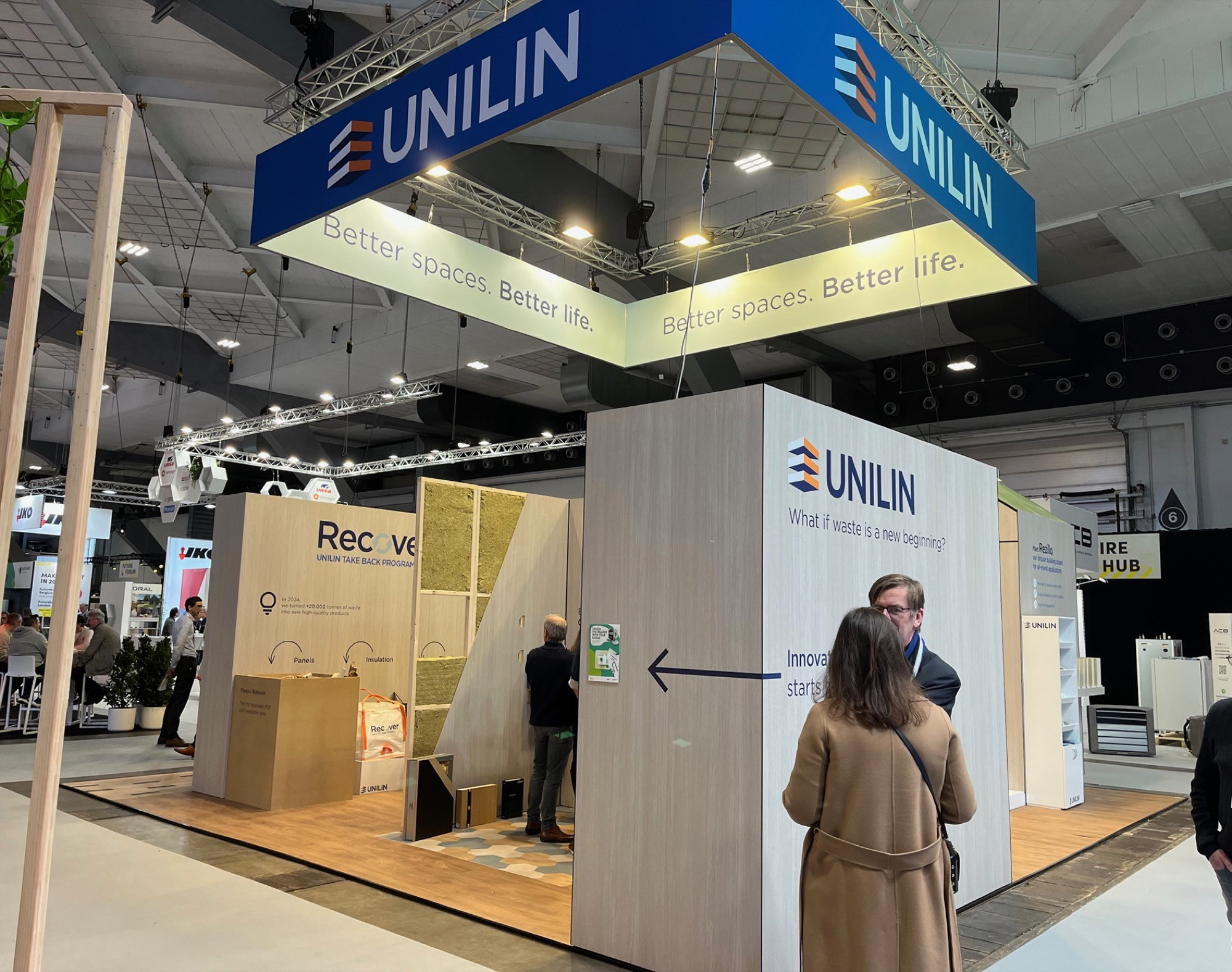 Unilin Voor Unilin verzorgde Travelexpo een innovatieve beursstand tijdens Futurebuild Belgium. Het ontwerp legde de nadruk op duurzaamheid, moderne materialen en een sterke merkpresentatie binnen de bouwsector.